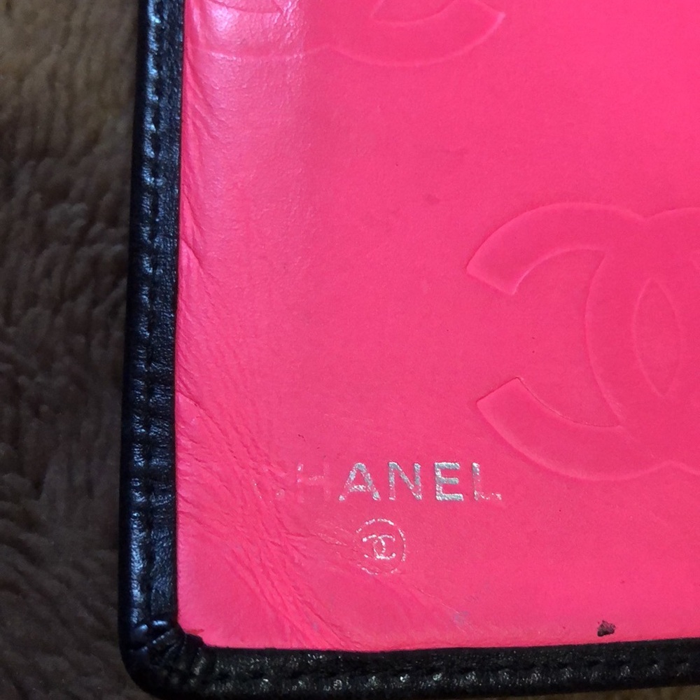 Chanel Black Quilted Wallet - Discolouration , major dirt areas inside AS IS - Picture 3 of 16